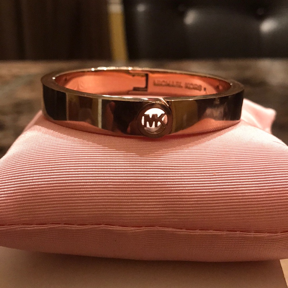 Pre-owned Michael Kors rose gold emblem bracelet